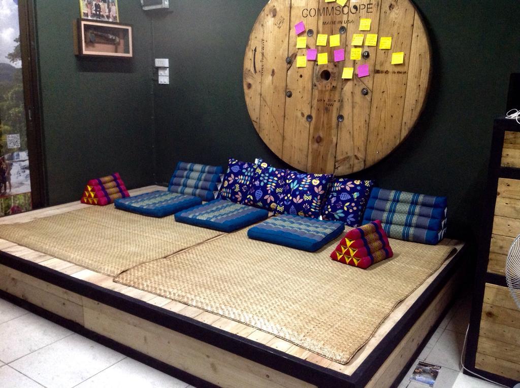 Cham Cha Hostel Чиангмай Екстериор снимка