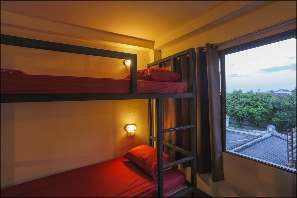 Cham Cha Hostel Чиангмай Стая снимка
