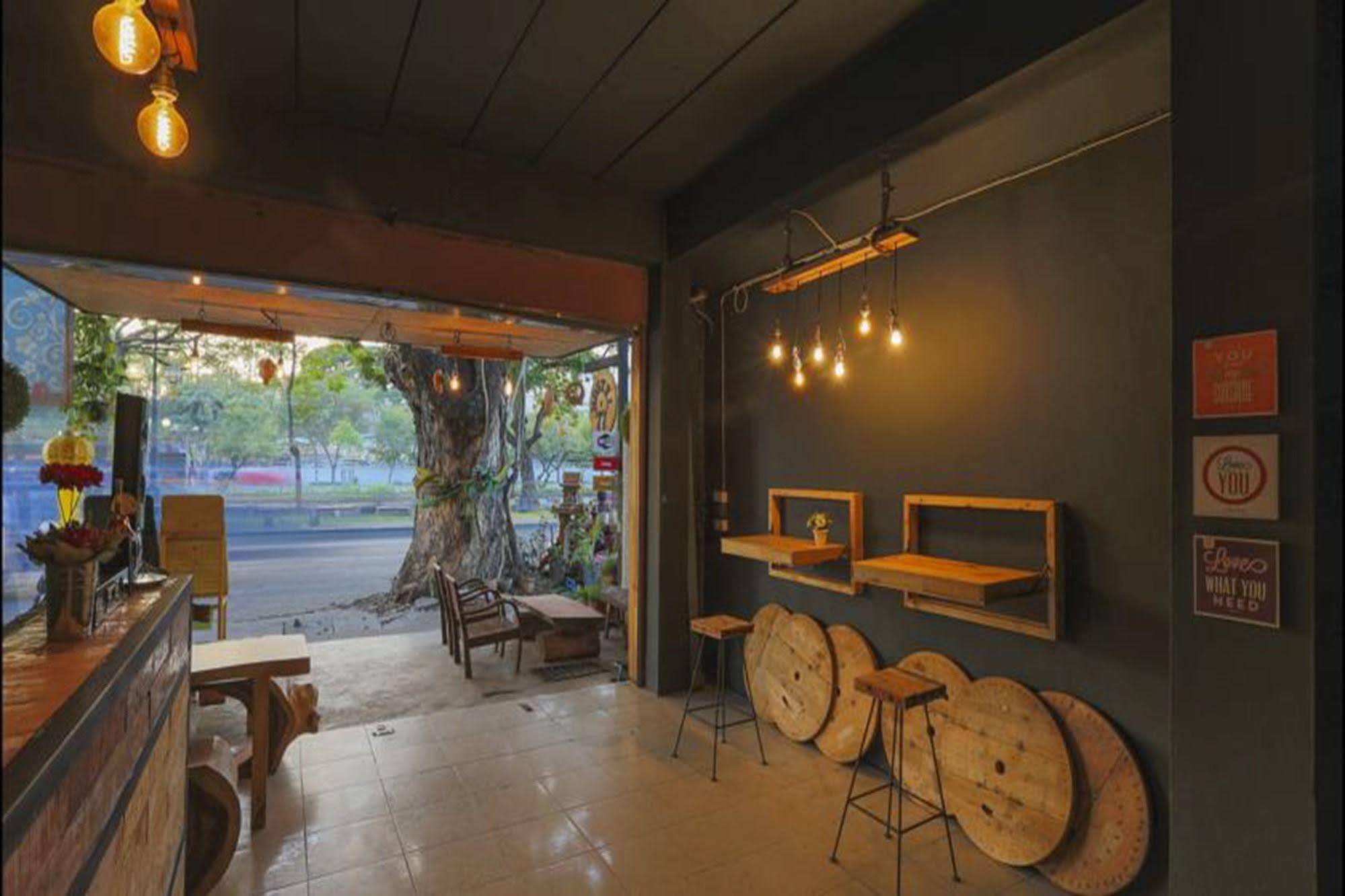 Cham Cha Hostel Чиангмай Екстериор снимка