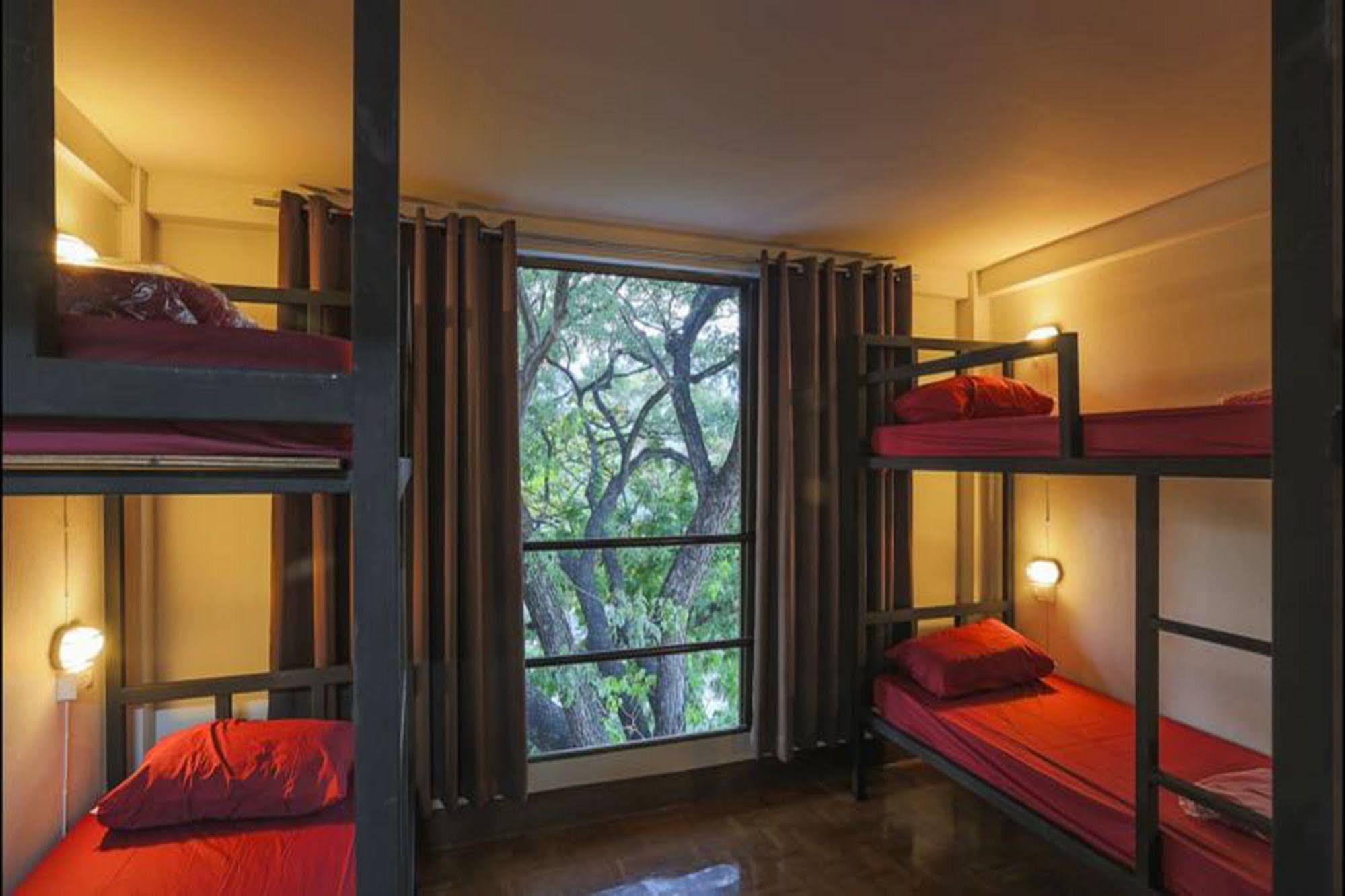 Cham Cha Hostel Чиангмай Екстериор снимка