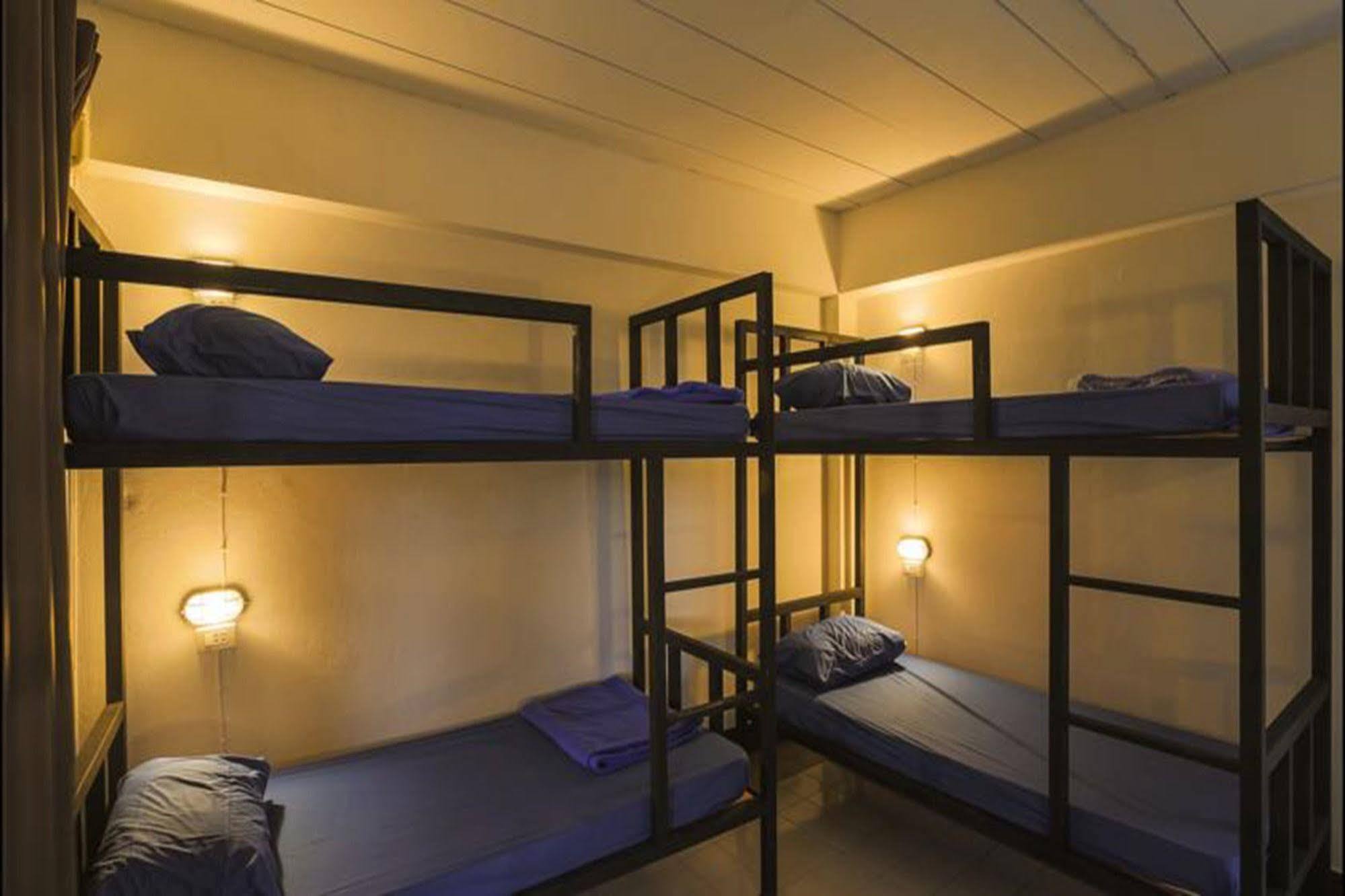 Cham Cha Hostel Чиангмай Екстериор снимка