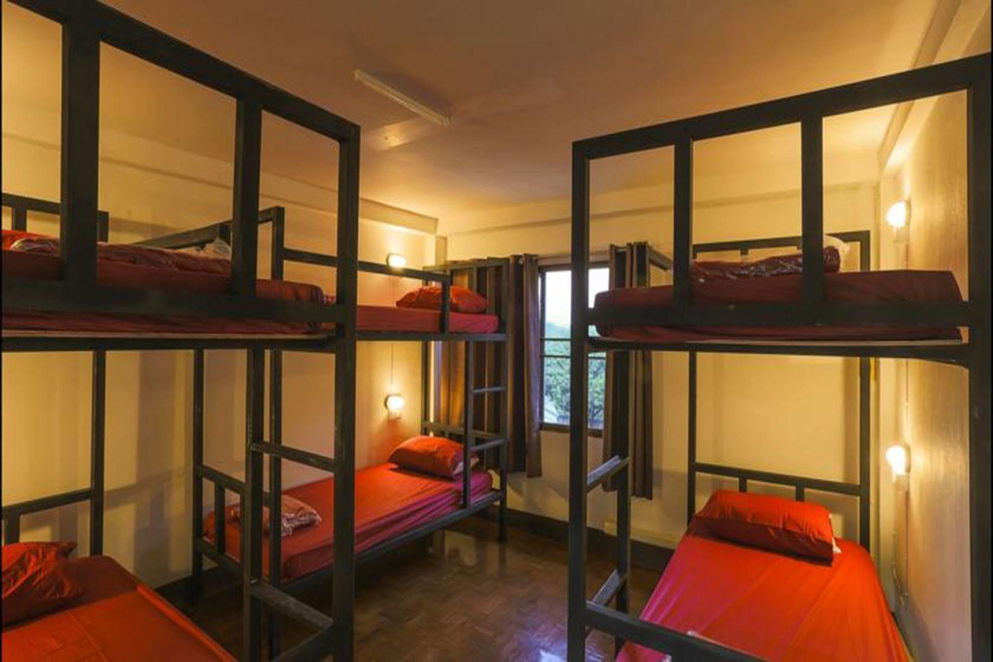 Cham Cha Hostel Чиангмай Екстериор снимка
