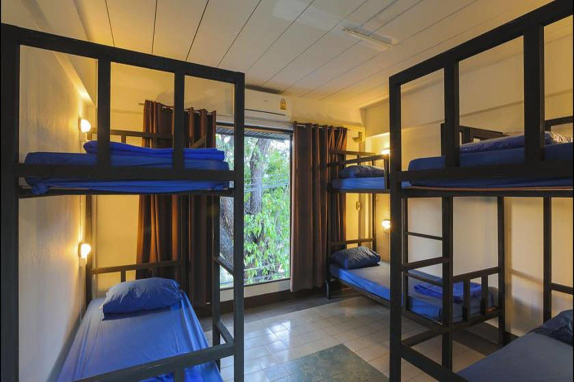 Cham Cha Hostel Чиангмай Екстериор снимка