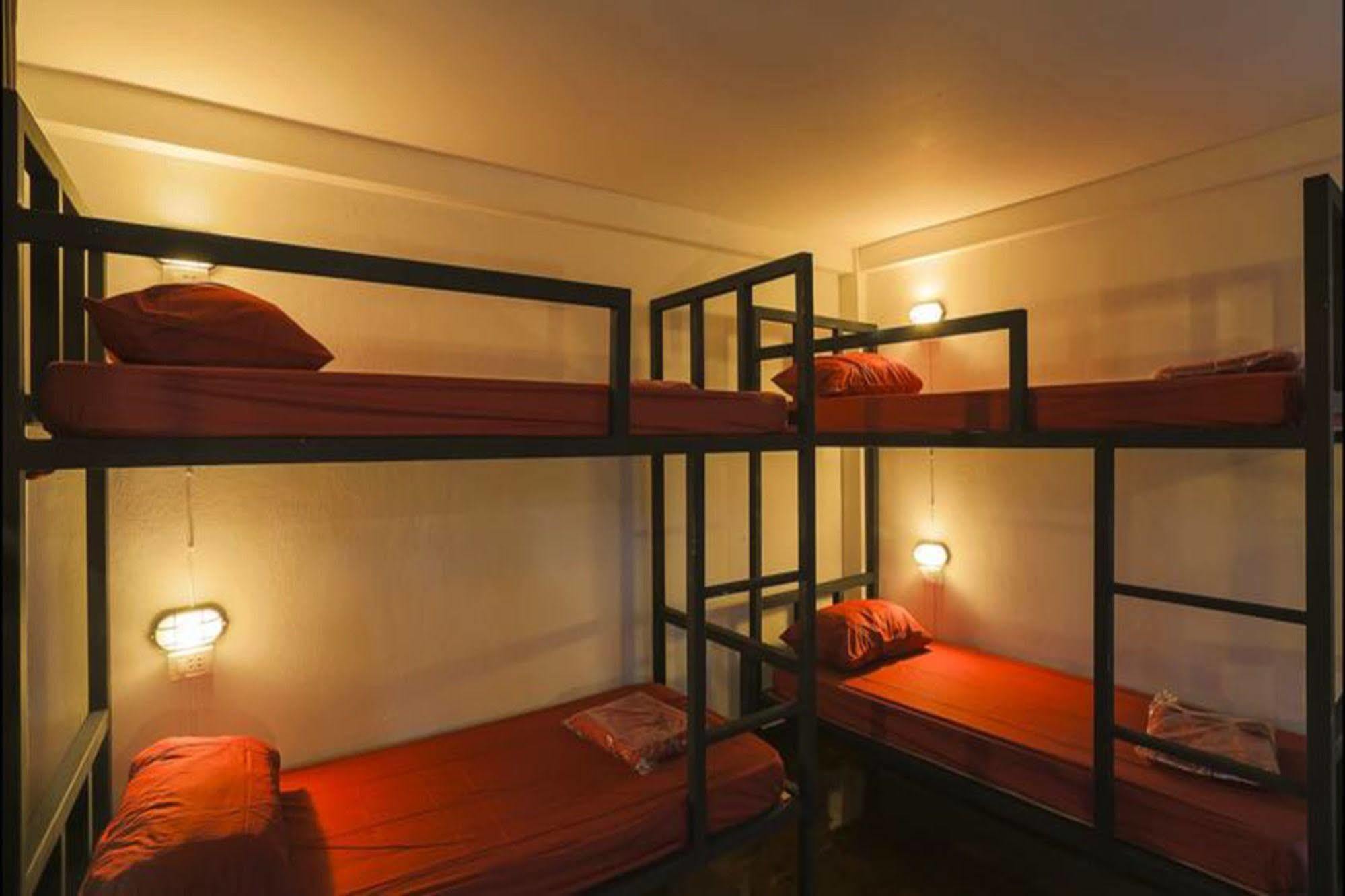 Cham Cha Hostel Чиангмай Екстериор снимка